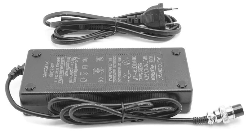 SXT Ultimate Pro Ladegerät 67,2V / 2A