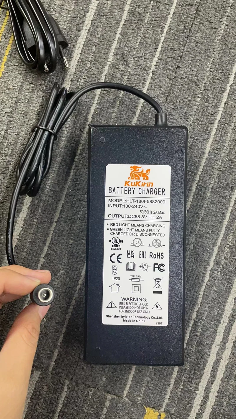 G3 Pro Ladegerät - Version A (Stecker mit einem Loch)