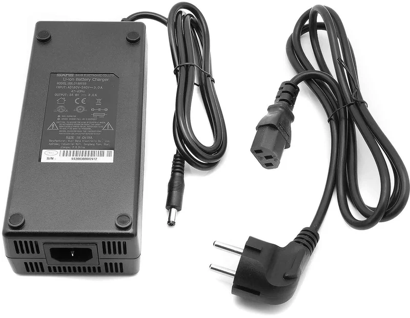 Ladegerät 54,6V / 3A