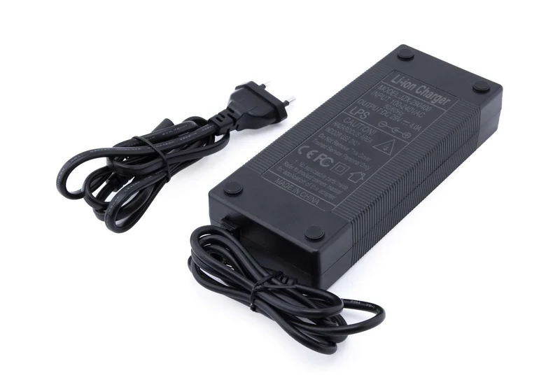 Lithium Ionen Schnellladegerät 24V / 4,0A